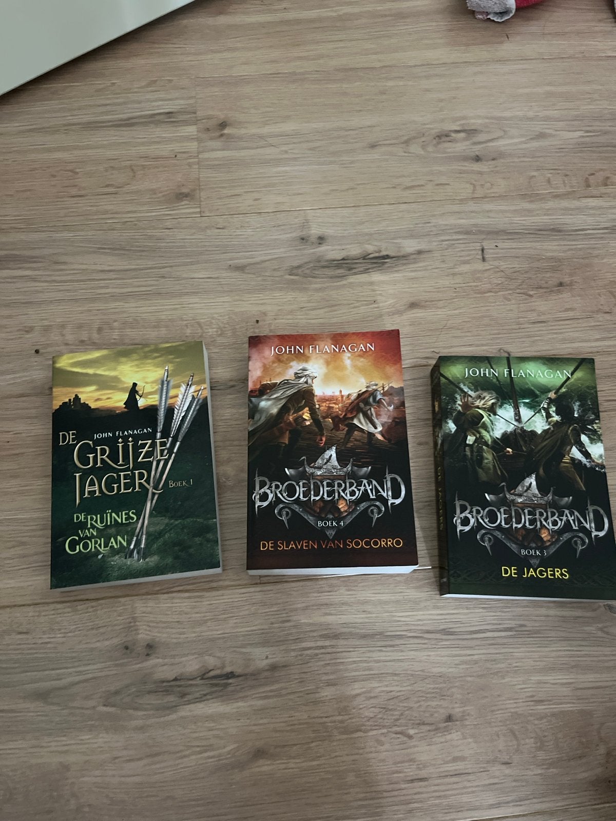 De Grijze Jager deel 1 & Broederband delen 3 en 4 - John Fla, Boeken, Ophalen of Verzenden, Zo goed als nieuw