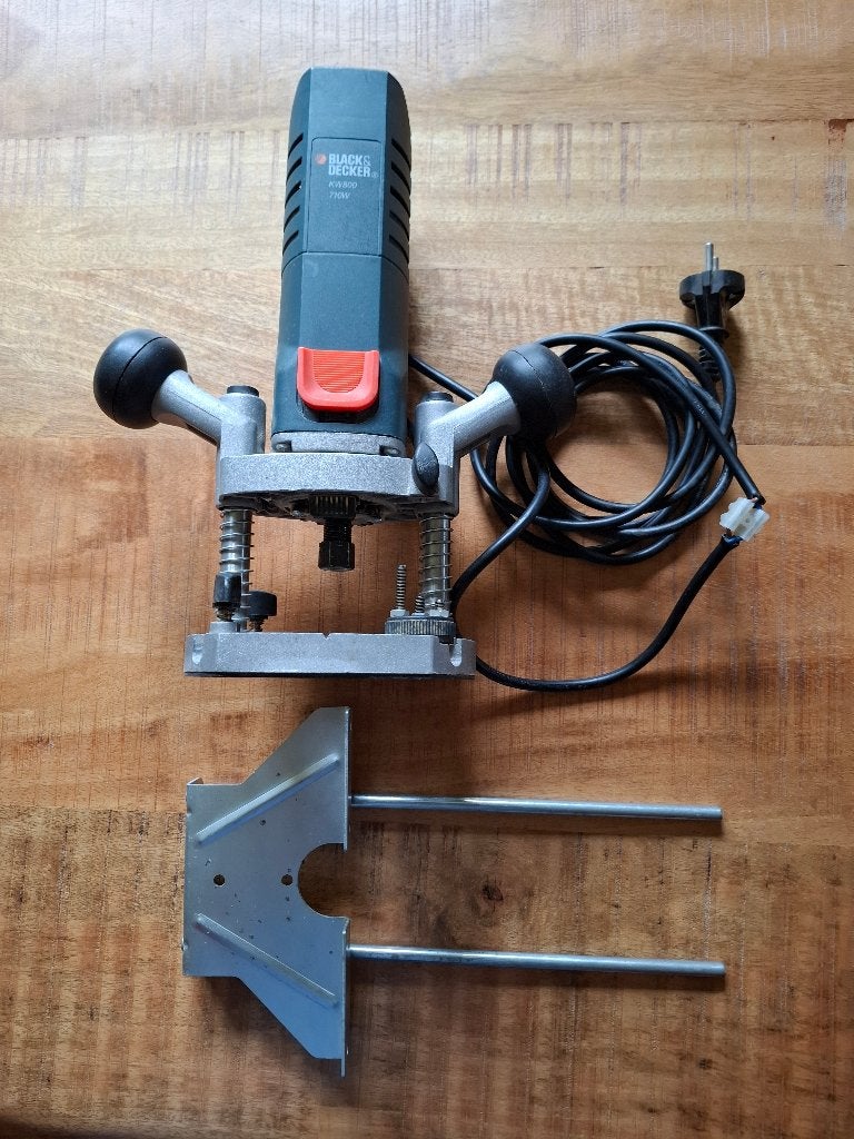Bovenfrees Black&Decker KW800 710W, Gebruikt, Ophalen of Verzenden, Black & Decker, Bovenfrees