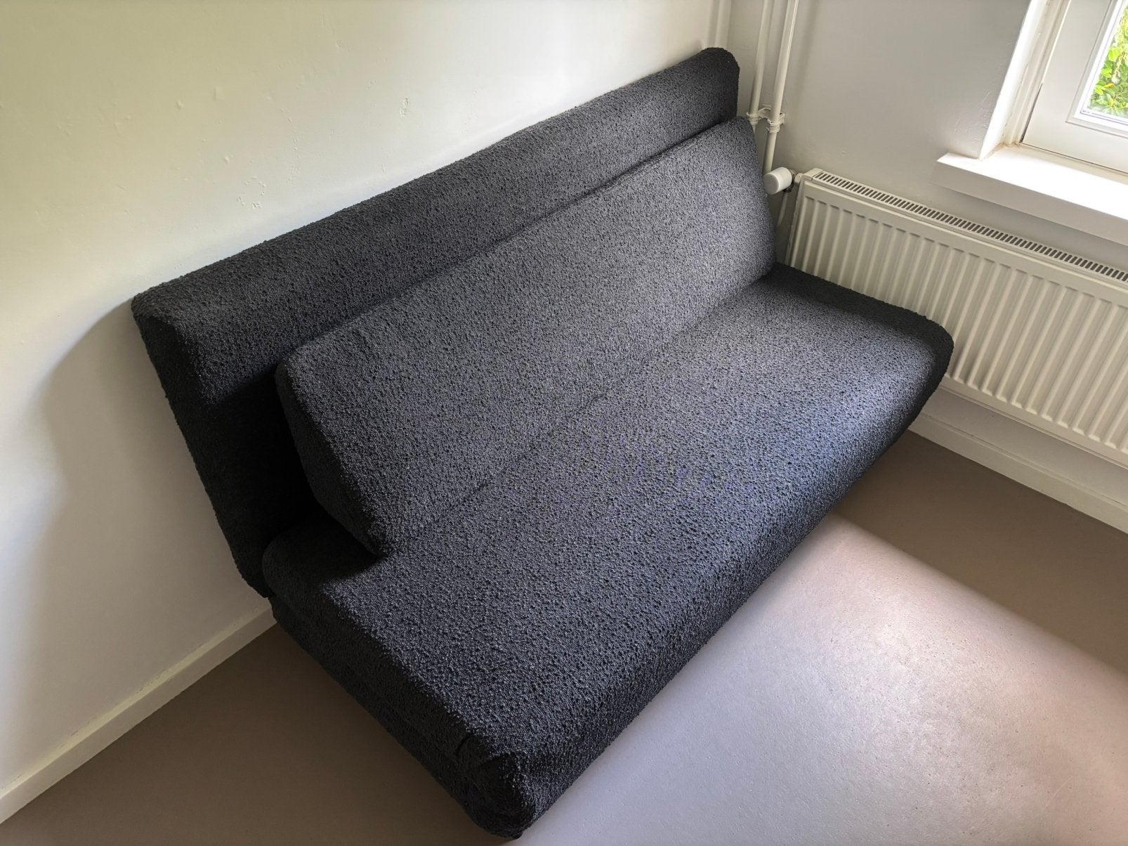 Slaapbank antraciet grijs bouclé, Ophalen, Tweepersoons, 140 cm, Zo goed als nieuw