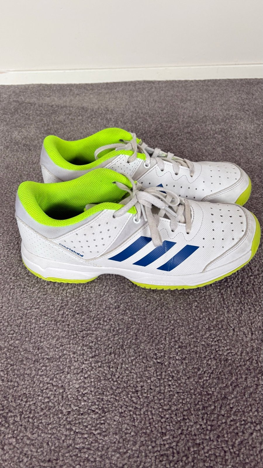 Adidas Courtjam Control zaalsportschoenen - Maat 37 1/3, Ophalen, Gebruikt, Jongen of Meisje, Sportschoenen