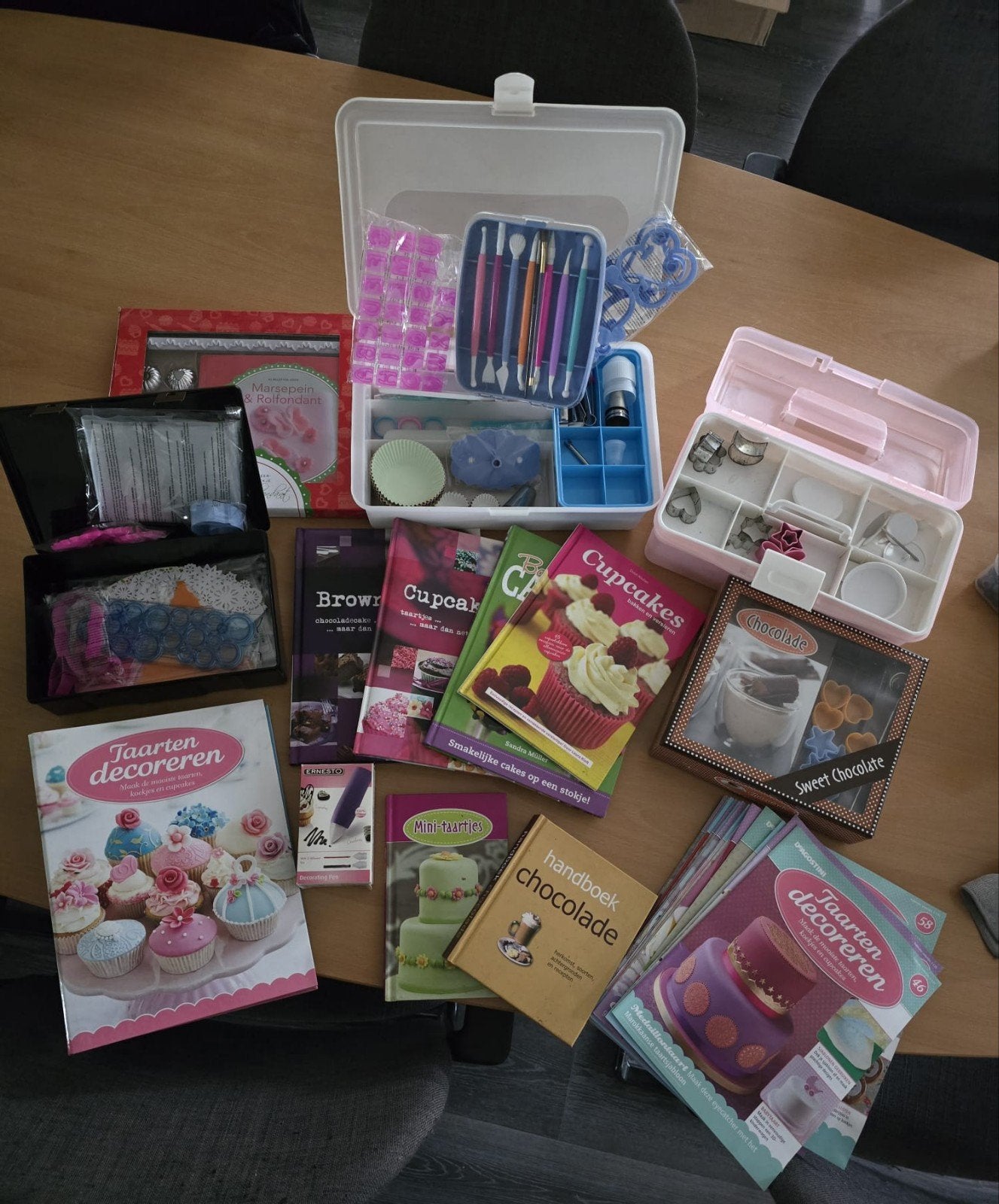 Uitgebreide set voor taart- en cupcake decoratie, Ophalen of Verzenden, Gebruikt, Taarten of Cupcakes, Bakvorm