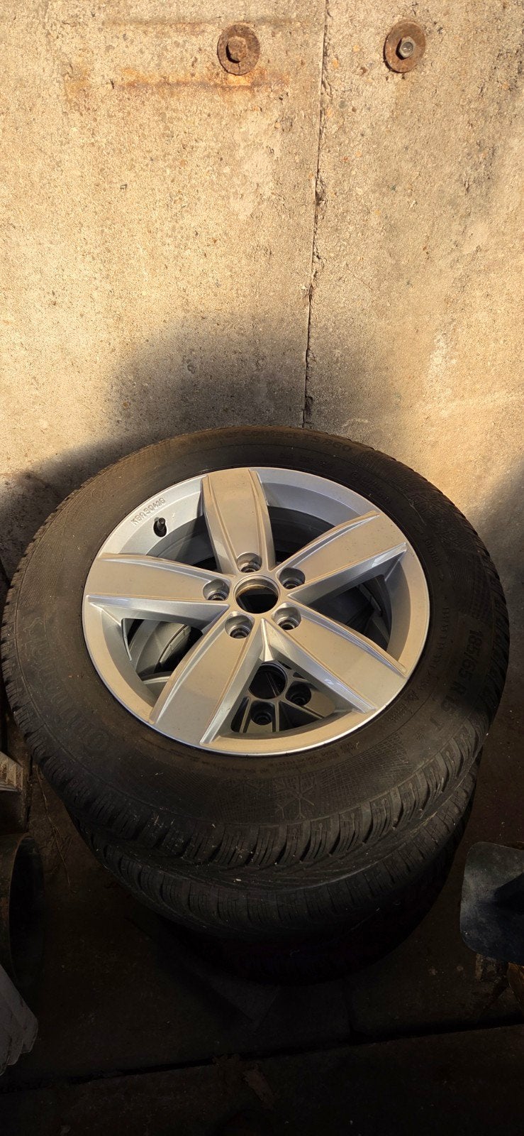Winterbanden met velgen 5 x 100 185/65 R15 Continental, Ophalen, Gebruikt, 15 inch, Banden en Velgen