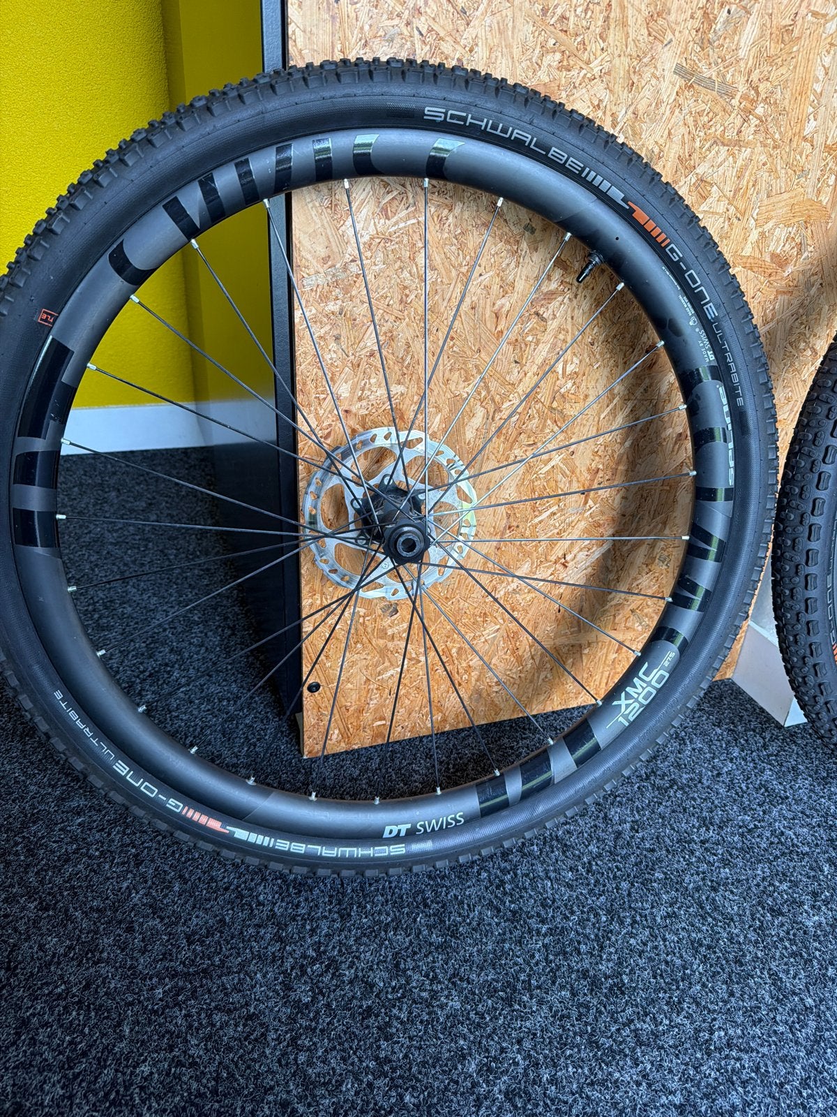 Foto 3 van DT Swiss XMC 1200 27.5 Carbon Wielset
