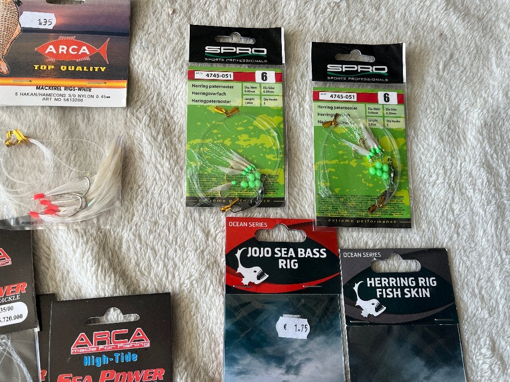 adv 69 / NIEUW mixset 24 pakjes diverse zeevis onderlijnen, Ophalen of Verzenden, Nieuw, Haak