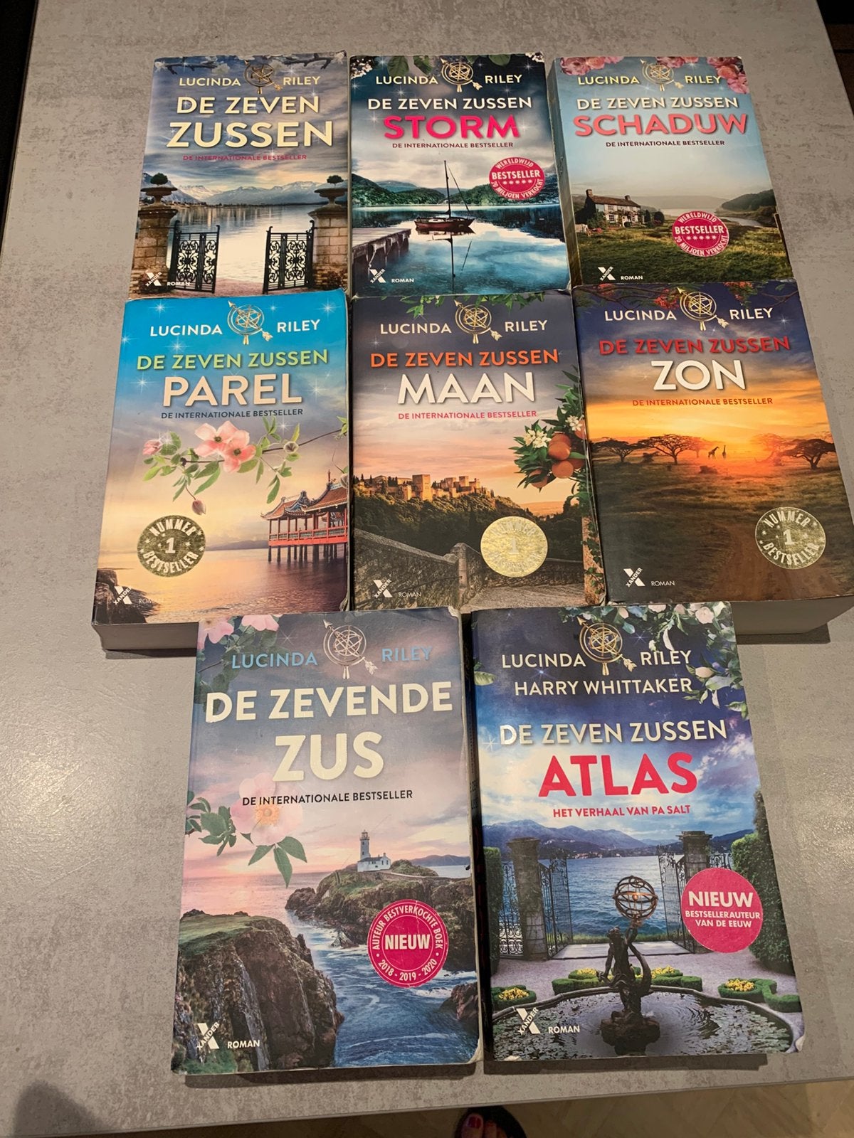 De zeven zussen Lucinda Riley (alle delen!), Boeken, Ophalen of Verzenden, Gelezen