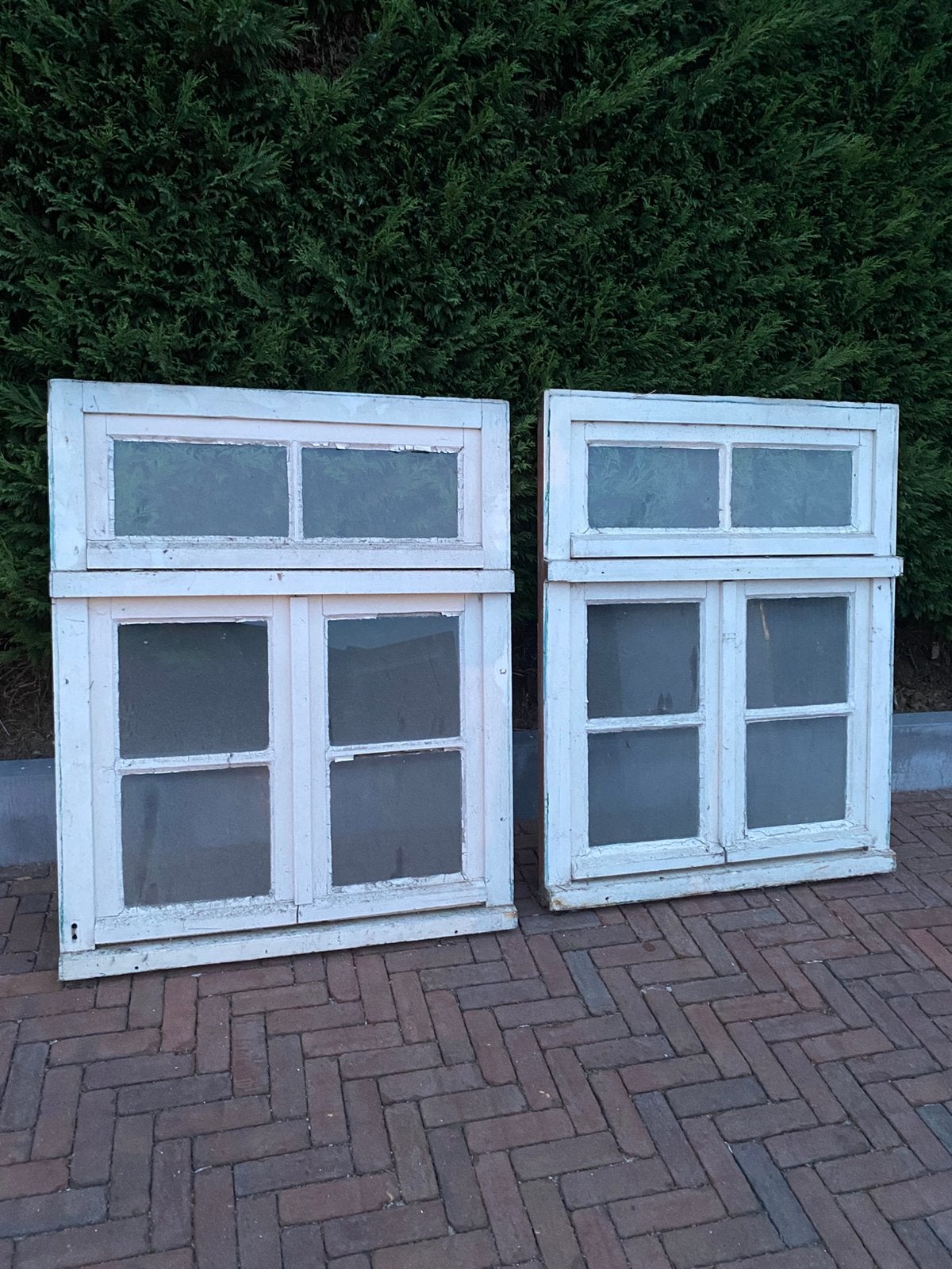 2 houten kozijnen, Doe-het-zelf en Verbouw, Kozijnen en Schuifpuien, Gebruikt, Raamkozijn, Inclusief glas, 75 tot 150 cm