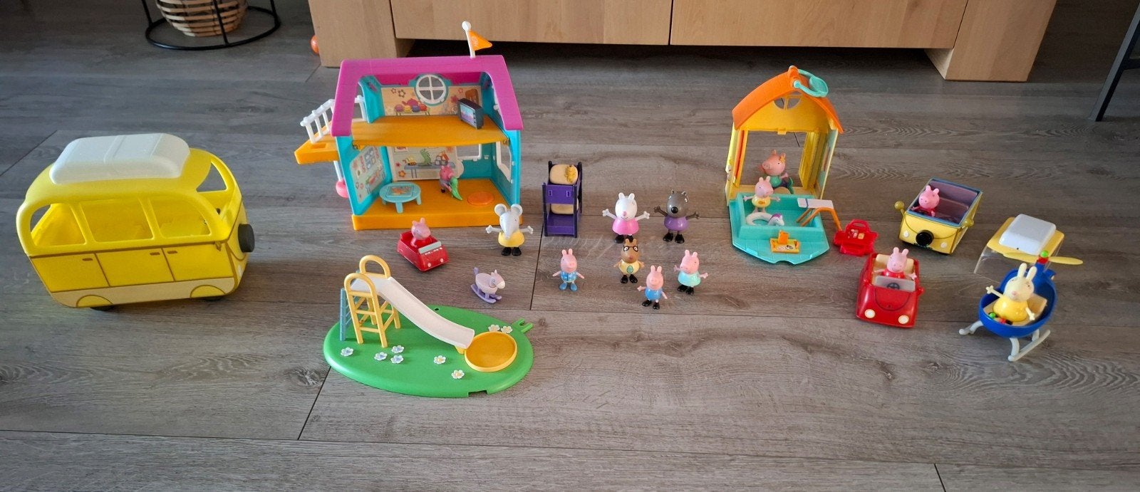 peppa pig vakantiehuis zwemhuis bus auto's helicopter speelt, Ophalen of Verzenden, Gebruikt