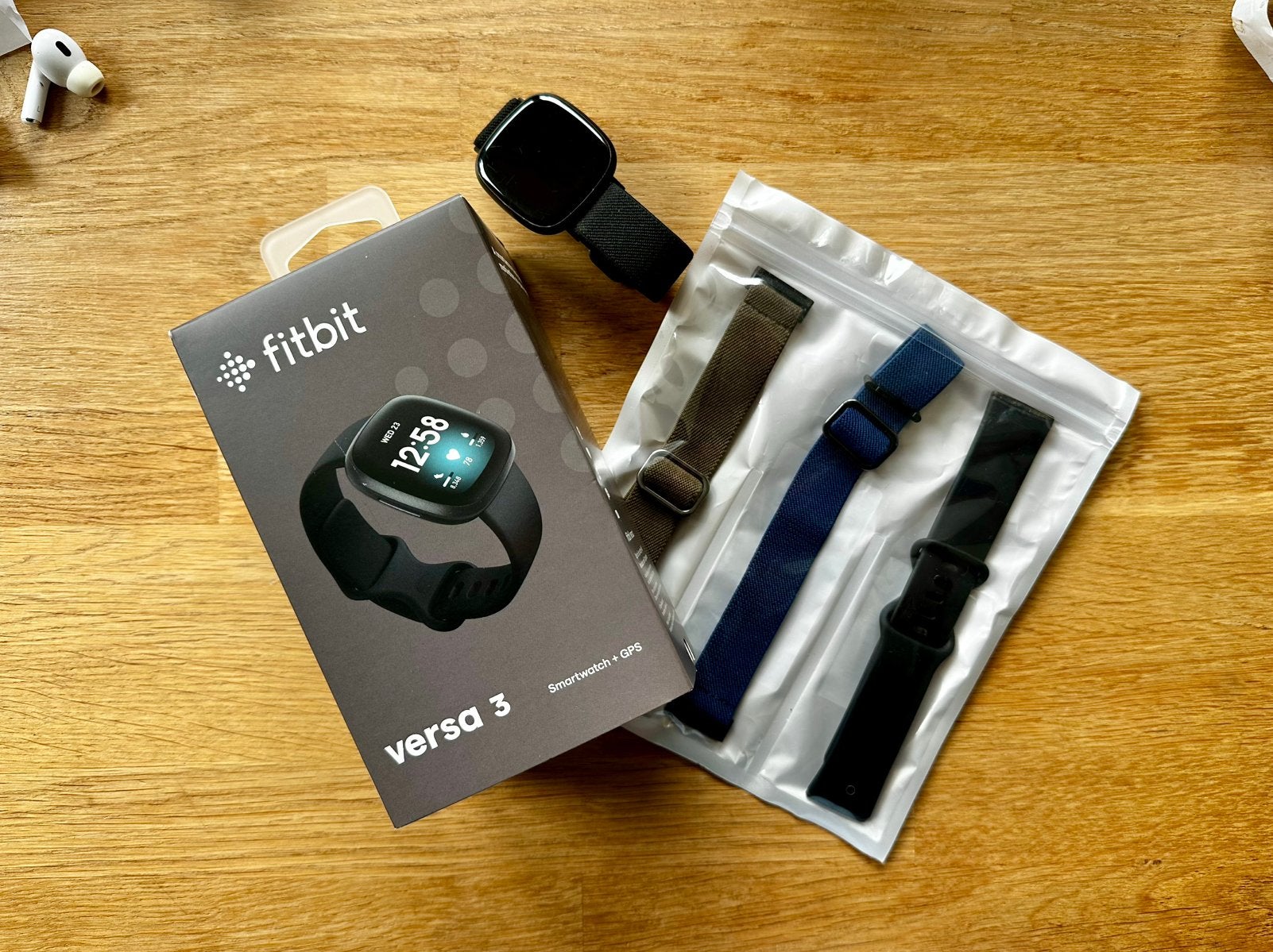 Fitbit Versa 3 - Smartwatch - met bandjes, zonder oplader, Ophalen of Verzenden, Zo goed als nieuw, Zwart, Android