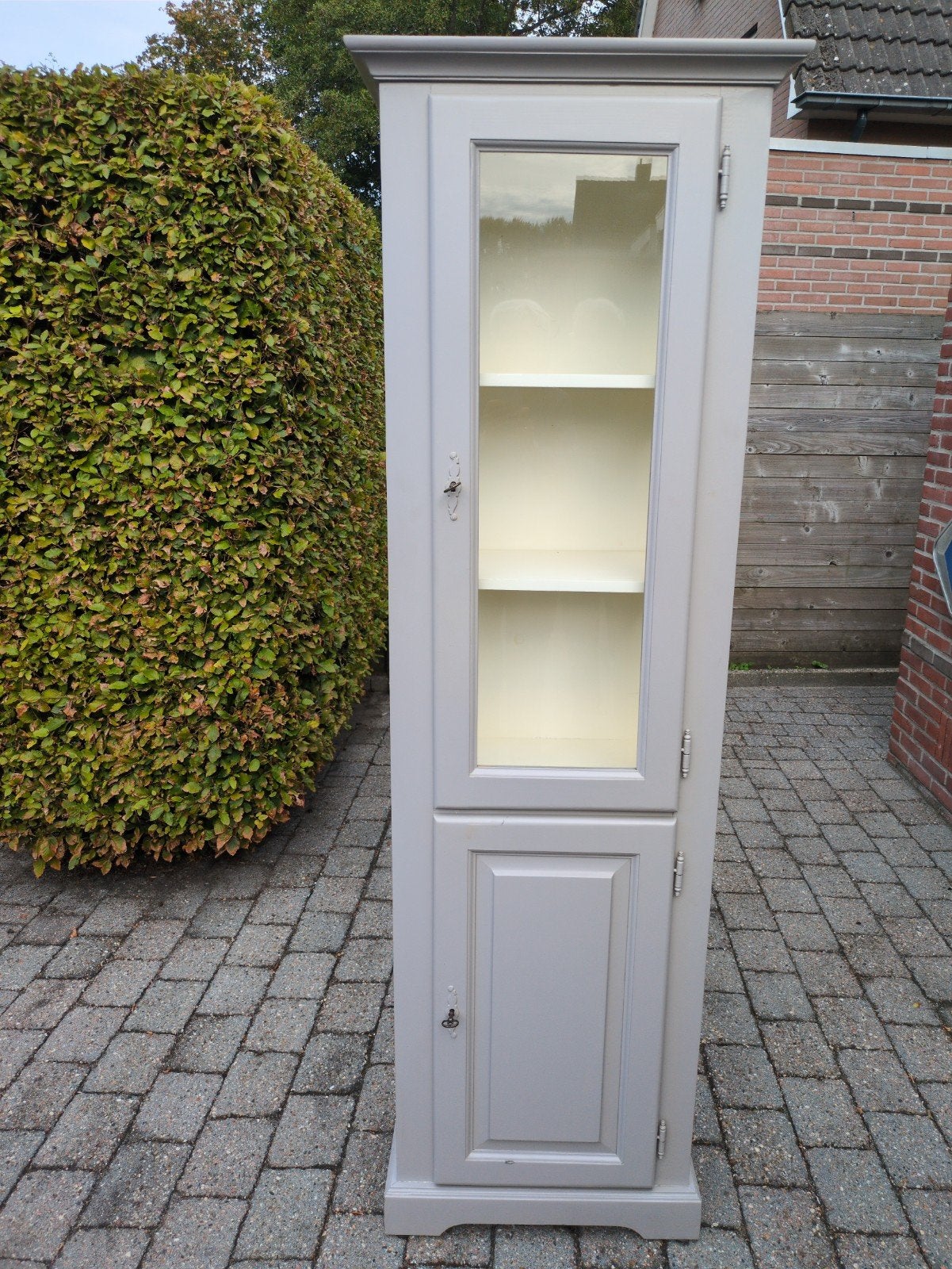 vitrinekast  grijs, Ophalen, 50 tot 100 cm, Zo goed als nieuw, 150 tot 200 cm