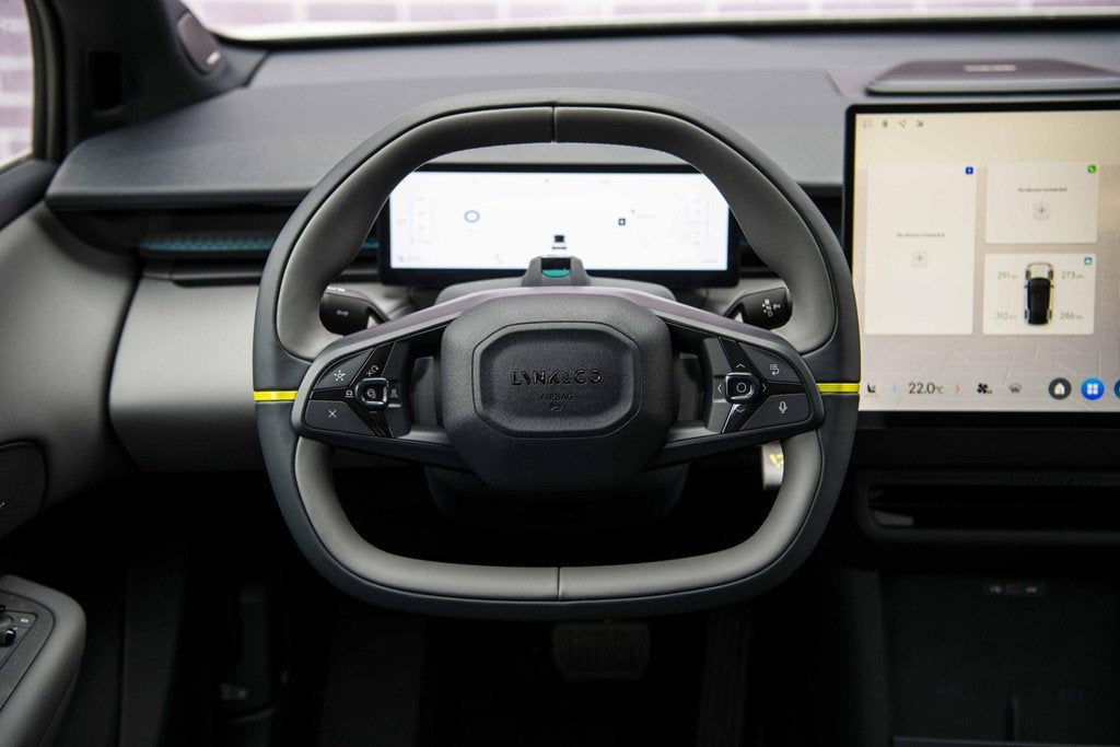 Lynk & Co 02 More 66 kWh | 445 km elektrisch bereik | Adapti, Auto's, Lynk & Co, Automaat, Achterwielaandrijving, Zwart, 1795 kg