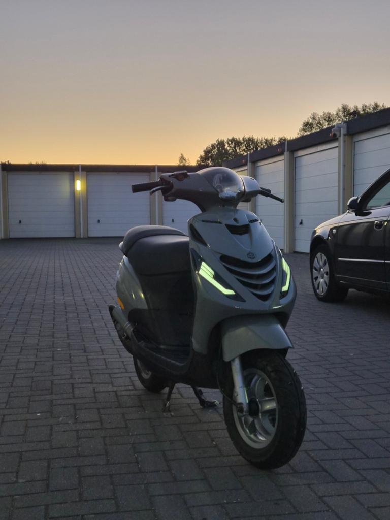 Zip 70cc 2t Mallossi/polini, Fietsen en Brommers, Scooters | Piaggio, Tweetakt, Ophalen of Verzenden, Zo goed als nieuw, Maximaal 25 km/u