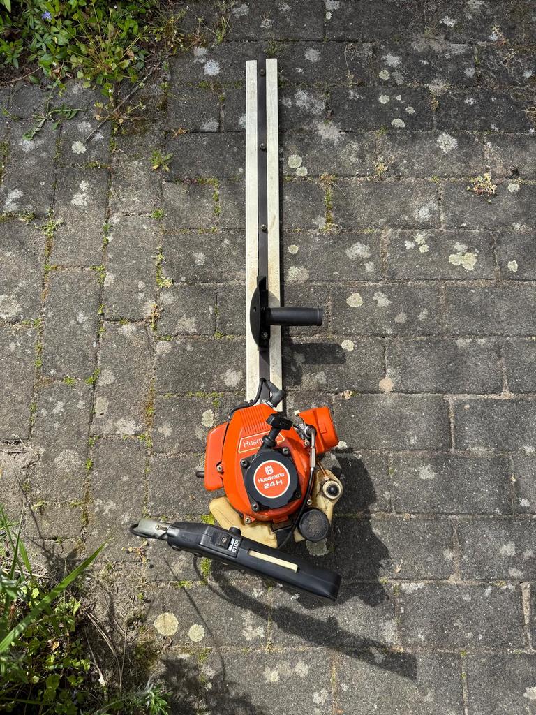 Husqvarna heggenschaar motor van €99 naar €79, Ophalen of Verzenden, Zo goed als nieuw, Benzine