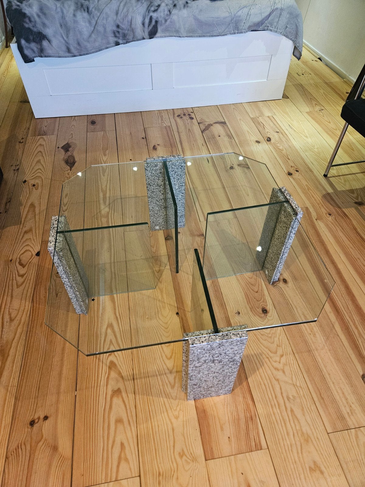 Glazen salontafel met marmeren poten, Huis en Inrichting, Tafels | Bijzettafels, Ophalen, Gebruikt, Glas, 75 cm of meer