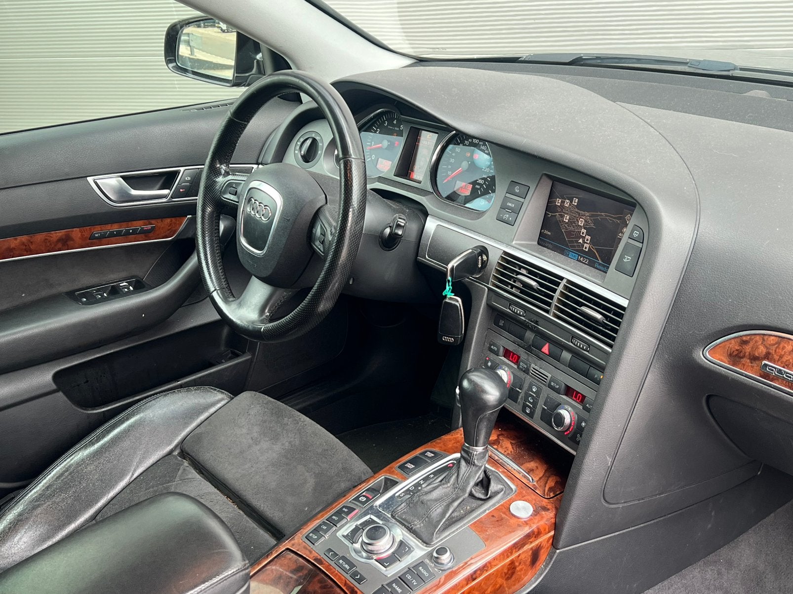 Zwarte Audi A6 3.2 FSI Quattro 4X4 Sedan Automaat/NieuweAPK!, Auto's, Audi, Automaat, 1655 kg, Alcantara, Zwart