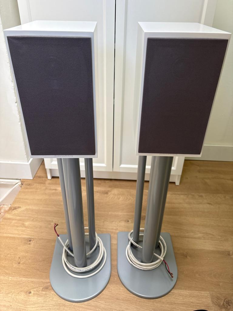 Bowers & Wilkins CM1 speakers wit met stands, Ophalen, Zo goed als nieuw, 60 tot 120 watt, Bowers & Wilkins (B&W)