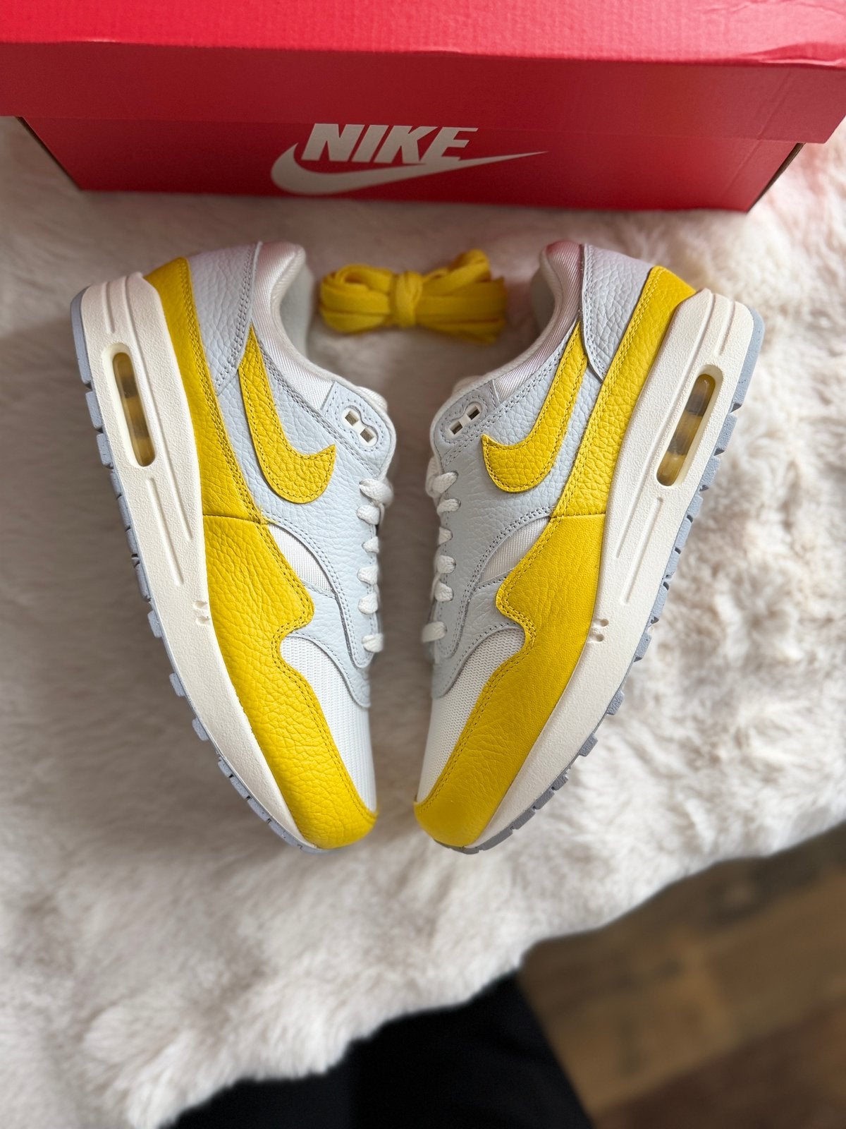 Nike Air Max 1 Geel Wit EU 42 AirMax One nieuw Sneakermaatje, Overige kleuren, Nieuw, Ophalen of Verzenden, Sneakers of Gympen