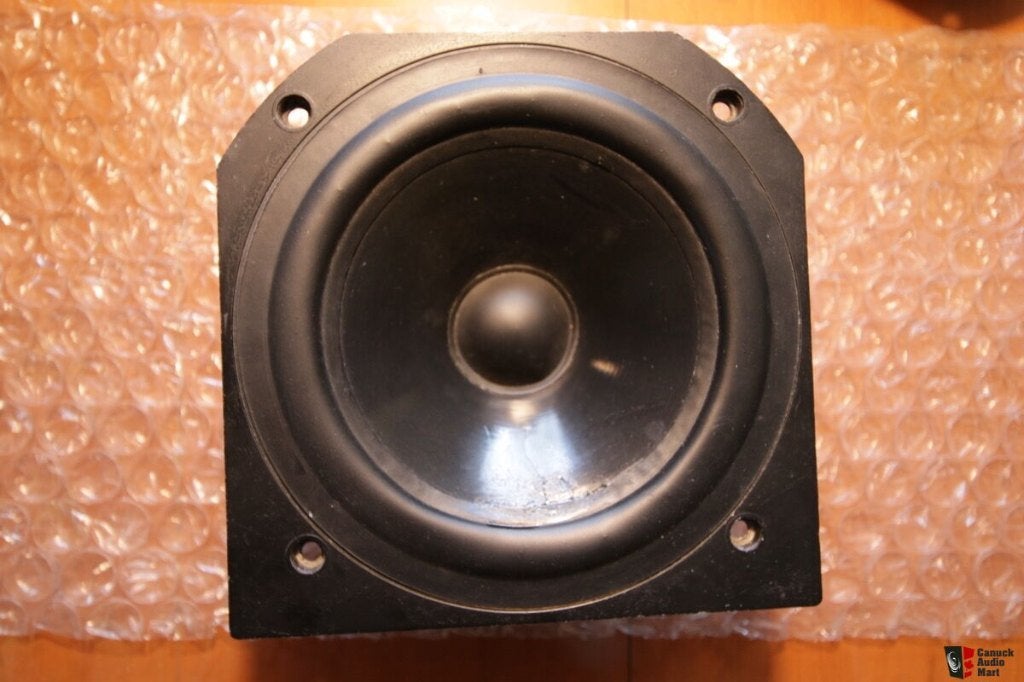 GEZOCHT een Bassunit voor B&W DM2 MKII !!, Ophalen, Zo goed als nieuw, Overige typen, Bowers & Wilkins (B&W)