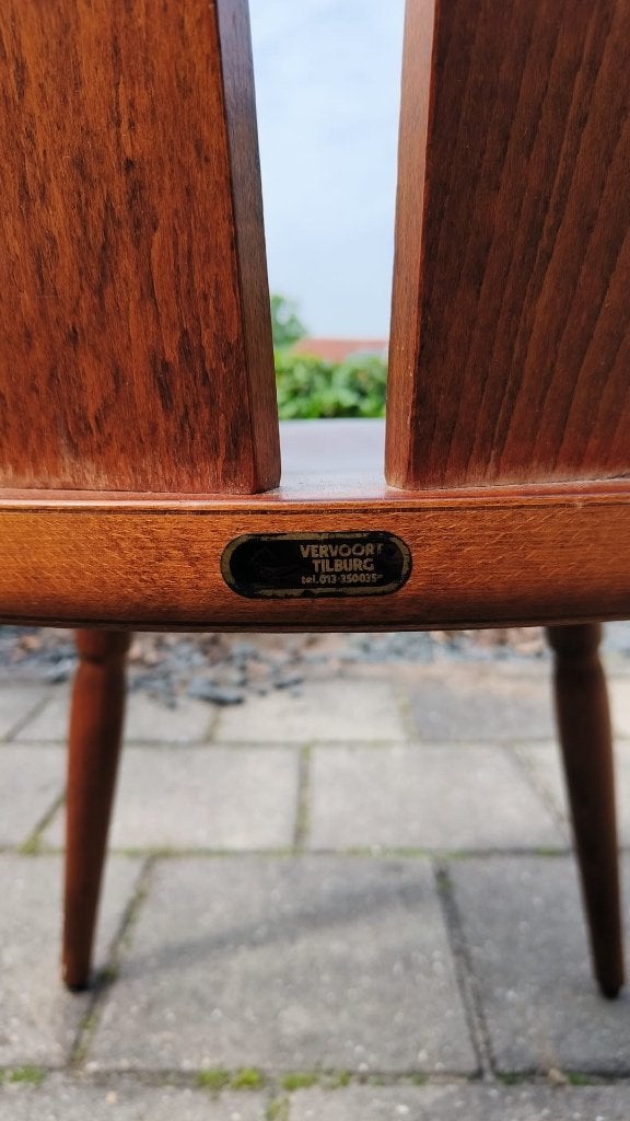 Brutalist ‘Stube’ caféstoelen–massief hout–(43 op voorraad), Huis en Inrichting, Stoelen, Gebruikt, Bruin, Brutalist ‘Stube’ caféstoelen
