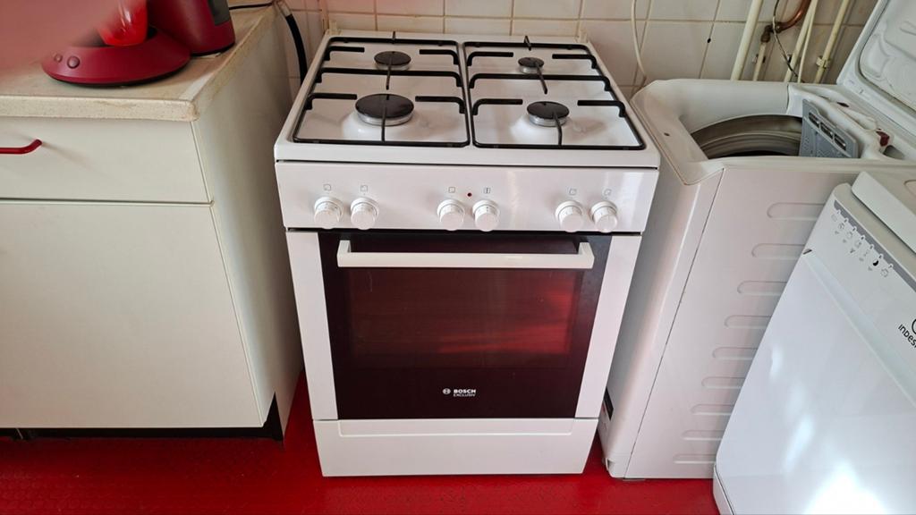 Bosch Vrijstaand Gasfornuis met Oven - Zo goed als nieuw, 60 cm of meer, Zo goed als nieuw, Energieklasse A of zuiniger, Gas