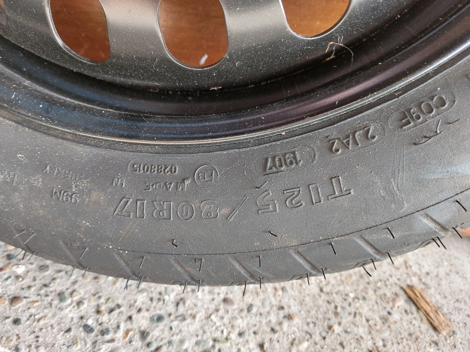 Goodyear thuiskomer T125/80R17 met Audi velg, Ophalen, Gebruikt, Overige, Banden en Velgen