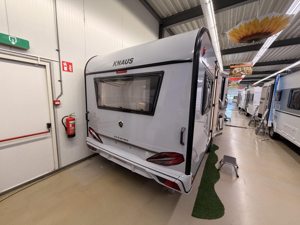 Knaus Sudwind Black Selection 450 FU +1700KG+Vloerverwarming, Caravans en Kamperen, Caravans, Rondzit, Bedrijf, Schokbreker, Overige typen