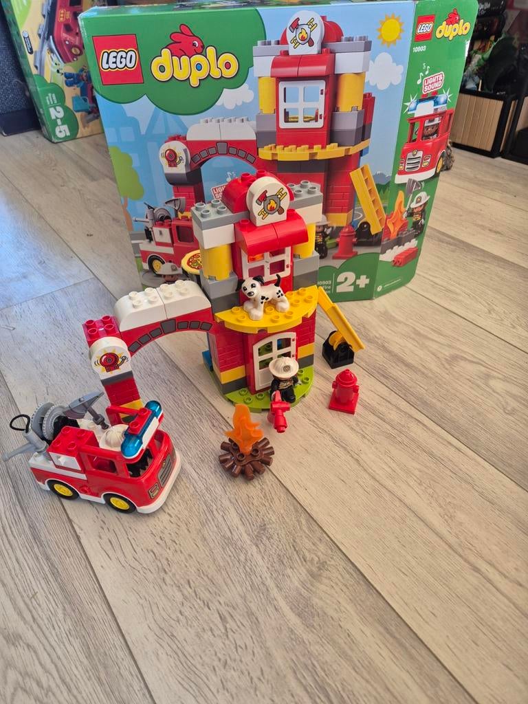 LEGO Duplo Brandweerkazerne 10903 met licht en geluid, Kinderen en Baby's, Speelgoed | Duplo en Lego, Zo goed als nieuw, Duplo