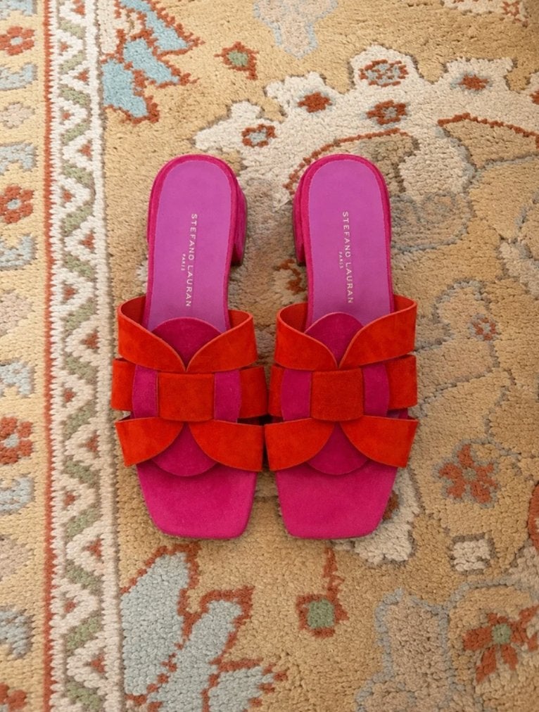 Sold Out Stefano Lauran Suede Bow Sandals Pink/Red, Schoenen met lage hakken, Ophalen of Verzenden, Zo goed als nieuw, Stefano Lauran