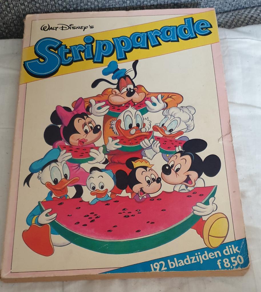 Disney stripparade. 1985. zie foto's., Boeken, Eén stripboek, Ophalen of Verzenden, Gelezen