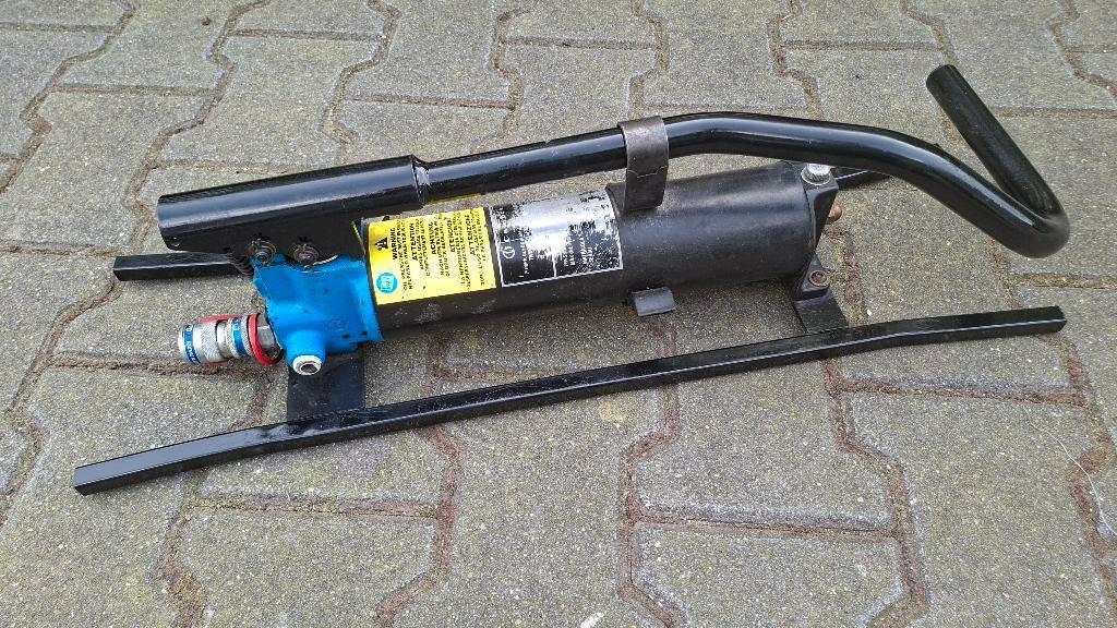 Cembre CP1131 Hydraulische Voetluchtpomp hydrauliekpomp, Auto diversen, Autogereedschap, ., Ophalen of Verzenden, Zo goed als nieuw
