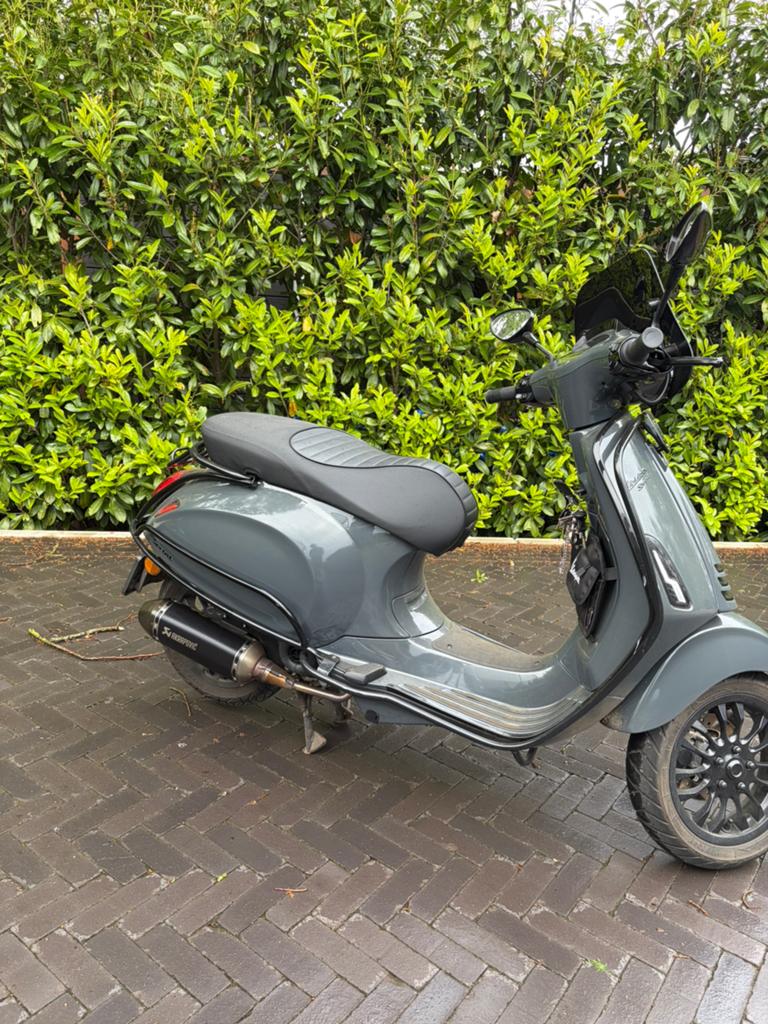 Vespa sprint 50 cc *AKRAPOVIC*