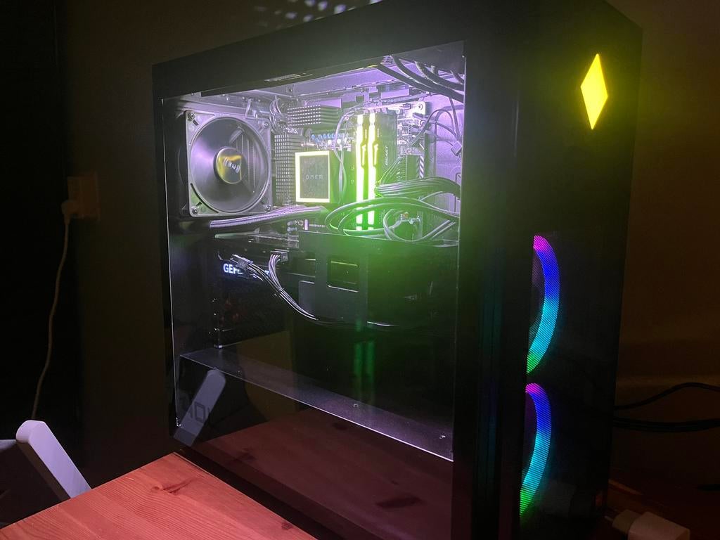 Krachtige Gaming Pc, Computers en Software, Desktop Pc's, Zo goed als nieuw, 4 Ghz of meer, SSD, Met videokaart, Gaming, Ophalen of Verzenden