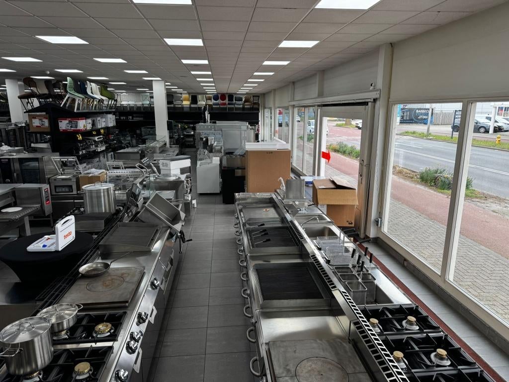 TOP SHOWROOM / WINKELRUIMTE  DELFT TE HUUR – TEGENOVER MAKRO, 450 m², Huur, Winkelruimte