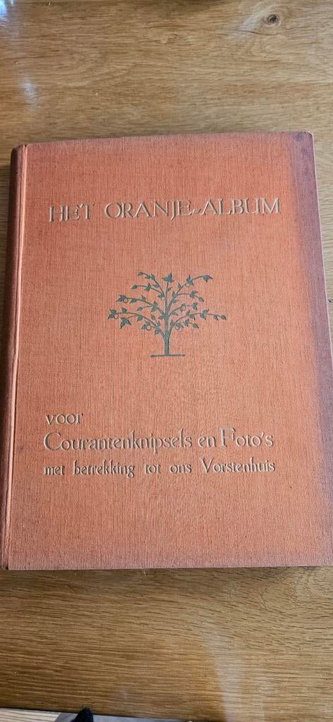 Mooi plakboek met krantenknipsels enz. van Nl koningshuis, Verzamelen, Koninklijk Huis en Royalty, Gebruikt, Tijdschrift of Boek