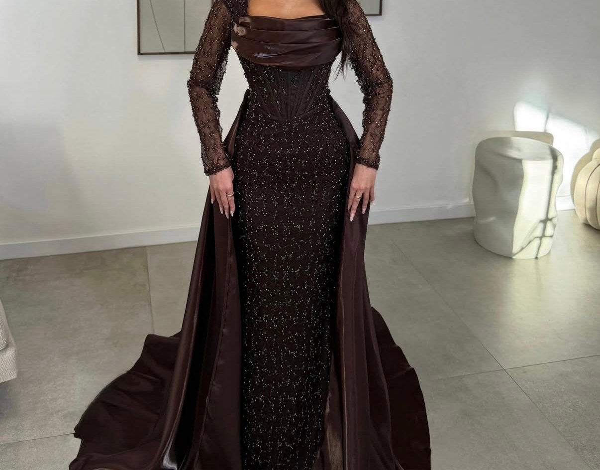 Elegante Galajurk met Kralen en Sleep - Maat M, Kleding | Dames, Maat 38/40 (M), Galajurk, Bruin, Ophalen of Verzenden