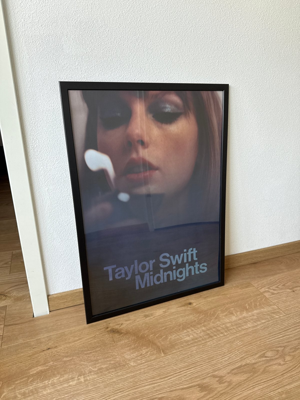 Taylor Swift Midnights Poster ingelijst, Ophalen, Zo goed als nieuw, 50 tot 75 cm, Foto of Poster