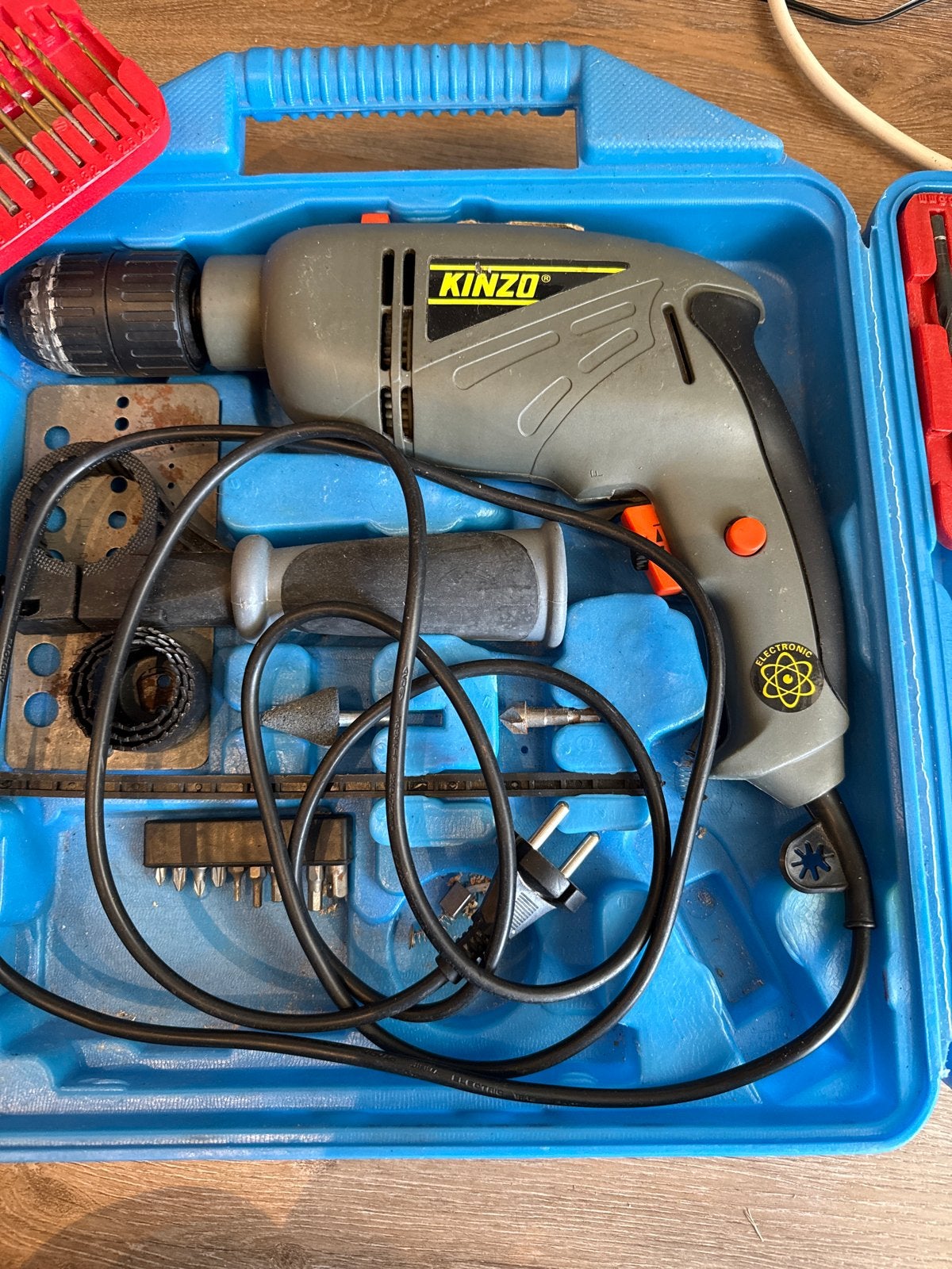 Kinzo Boormachine met accessoires in koffer, Gebruikt, Variabele snelheid, Minder dan 400 watt, Ophalen
