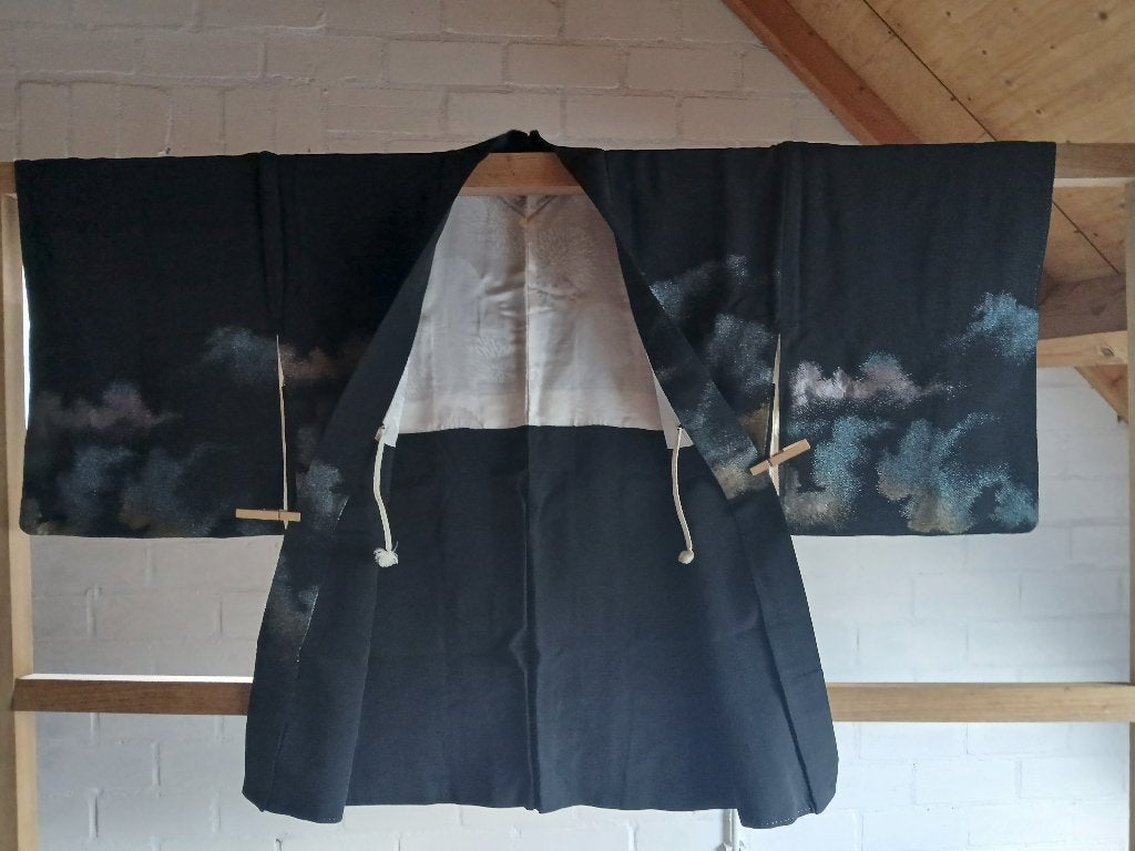 Traditionele Japanse Kimono haori black coloful cloud, Antiek en Kunst, Ophalen of Verzenden
