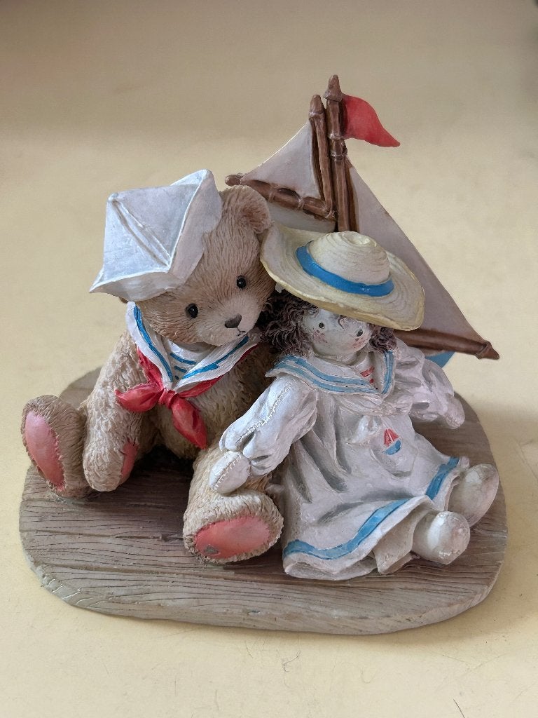 Cherished Teddies "Zachary" 1991 Enesco beer met pop, Ophalen of Verzenden, Zo goed als nieuw, Beeldje, Cherished Teddies