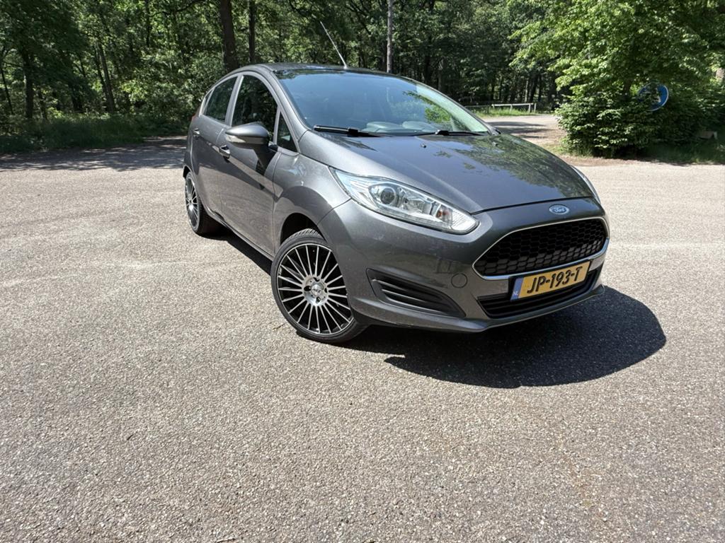 Ford Fiësta 1.0 59KW/80PK 5D 2016 Grijs, Auto's, Voorwielaandrijving, 40 €/maand, 525 kg, 23 km/l