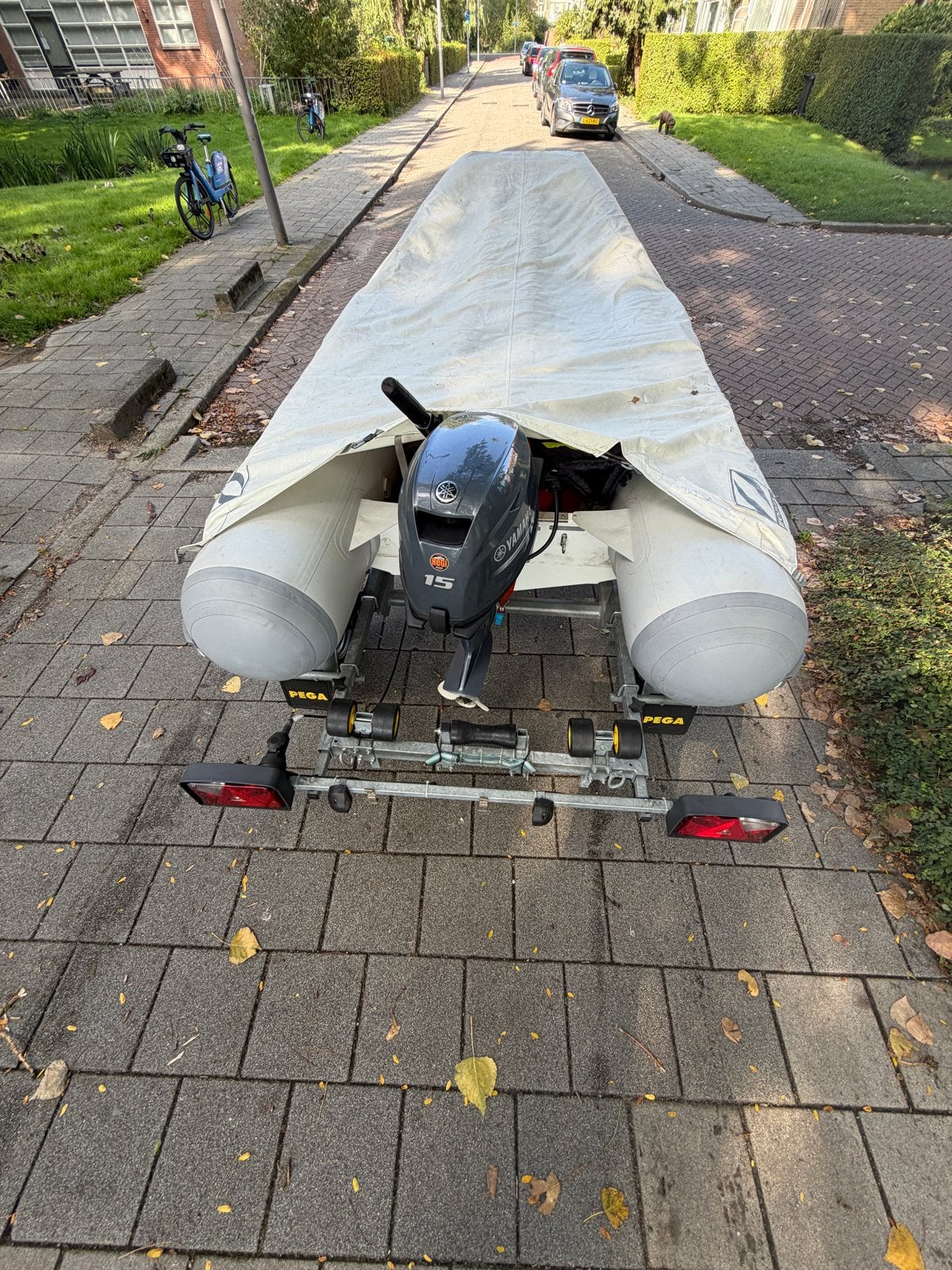 Foto 10 van Zodiac rubberboot met Yamaha 15pk motor en Pega boottrailer