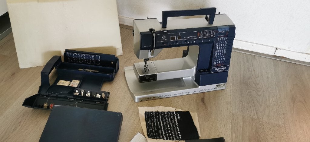 Naaimachine Husqvarna PRISMA 990, Hobby en Vrije tijd, Ophalen of Verzenden, Zo goed als nieuw, Naaimachine, Husqvarna