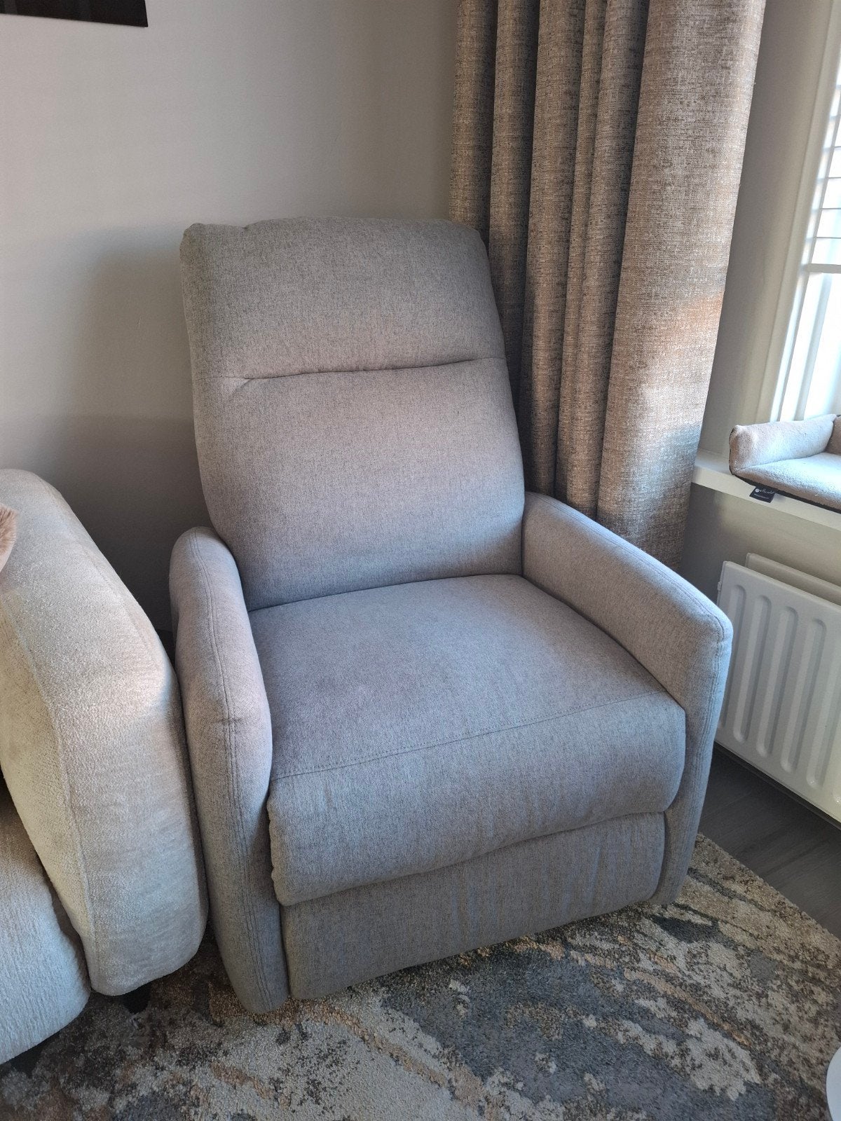 Relax fauteuil grijs elektrisch 2 jaar oud in goede staat, Ophalen, Minder dan 75 cm, 50 tot 75 cm
