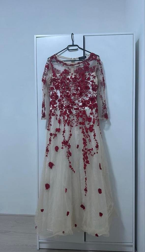 Galajurk Met Rode Bloemen - Nieuw, Ophalen of Verzenden, Nieuw, Beige, Galajurk