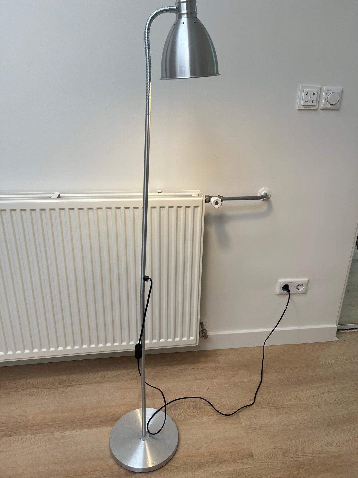 Ikea Lerstra Vloerlamp - Zilverkleurig, verstelbaar, Ophalen, Gebruikt, E27 (groot), Metaal