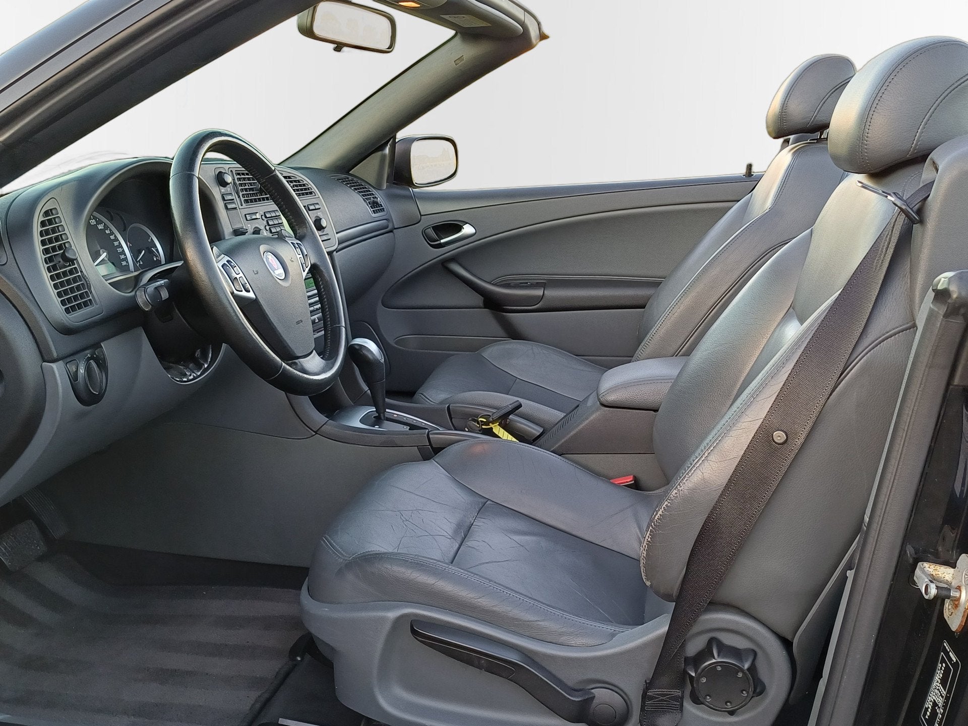 Saab 9-3 Cabrio 1.8t Vector /Trekh/Leder/Cruise/Clima/17"/Pa, Auto's, Saab, 1998 cc, Gebruikt, Zwart, 4 cilinders
