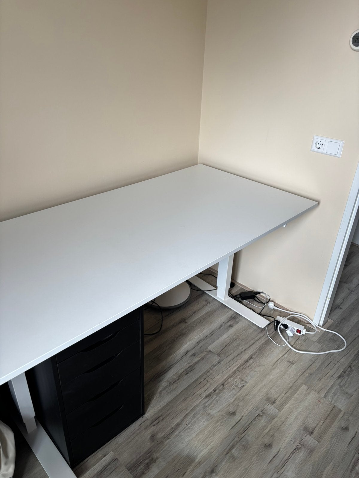 Ikea (Trotten) Zit / sta bureau - wit, Huis en Inrichting, Bureaus, Ophalen, Zit-sta bureau, 160 cm, Gebruikt