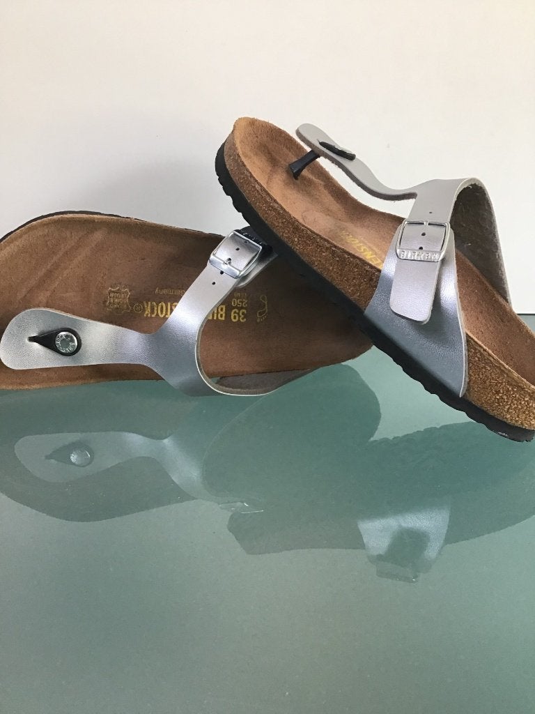 Birkenstock 39 zilver | Gizeh slippers | Gratis verzenden, Kleding | Dames, Schoenen, Slippers, Overige kleuren, Verzenden, Zo goed als nieuw