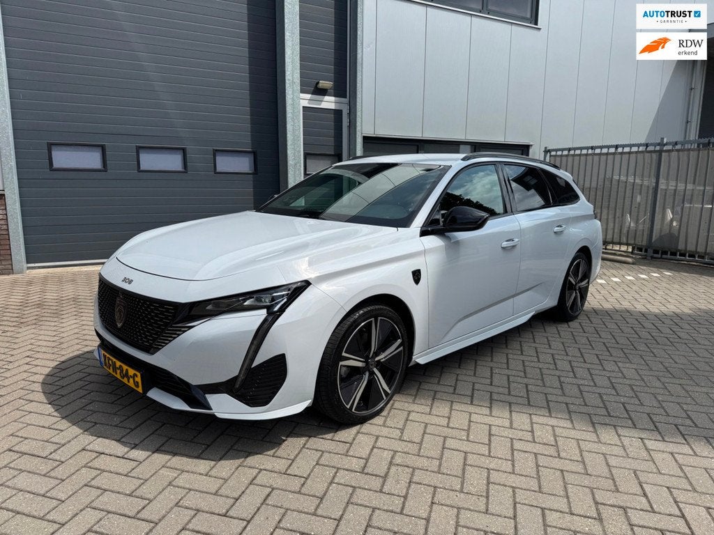 Peugeot 308 SW 1.2 PureTech GT Automaat, Focal Sound, Alcant, Gebruikt, 1199 cc, Wit, 3 cilinders