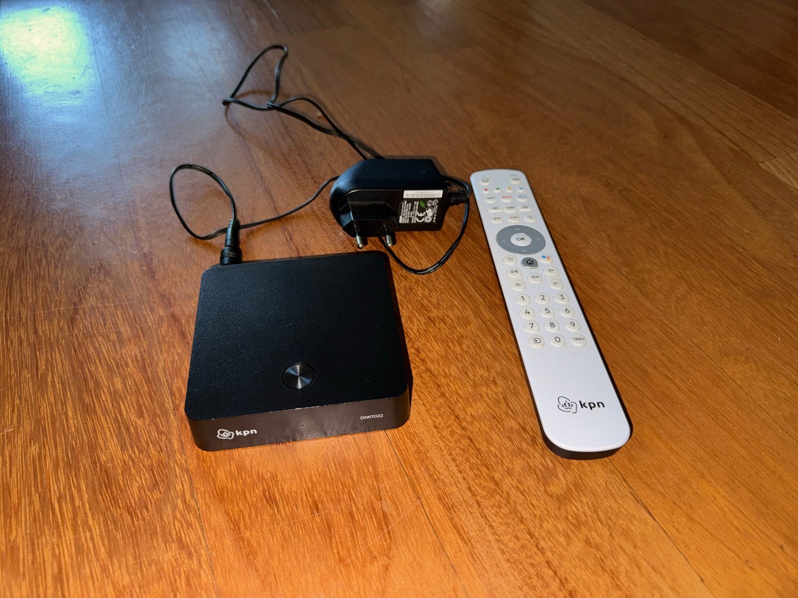 KPN TV ontvanger DIW7022 met afstandsbediening en adapter, Ophalen of Verzenden, Gebruikt, Decoder