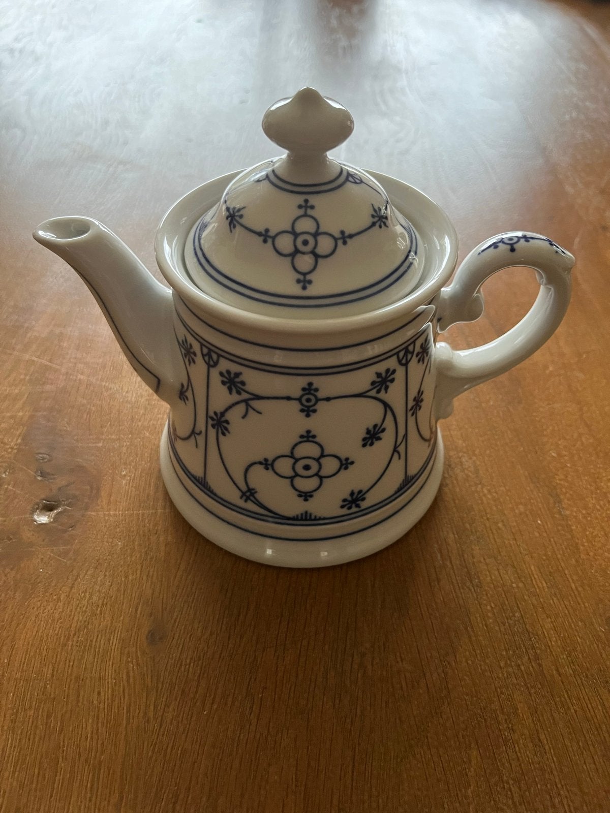 Jager- blue saks procelein theepot Gebenwald, Ophalen of Verzenden
